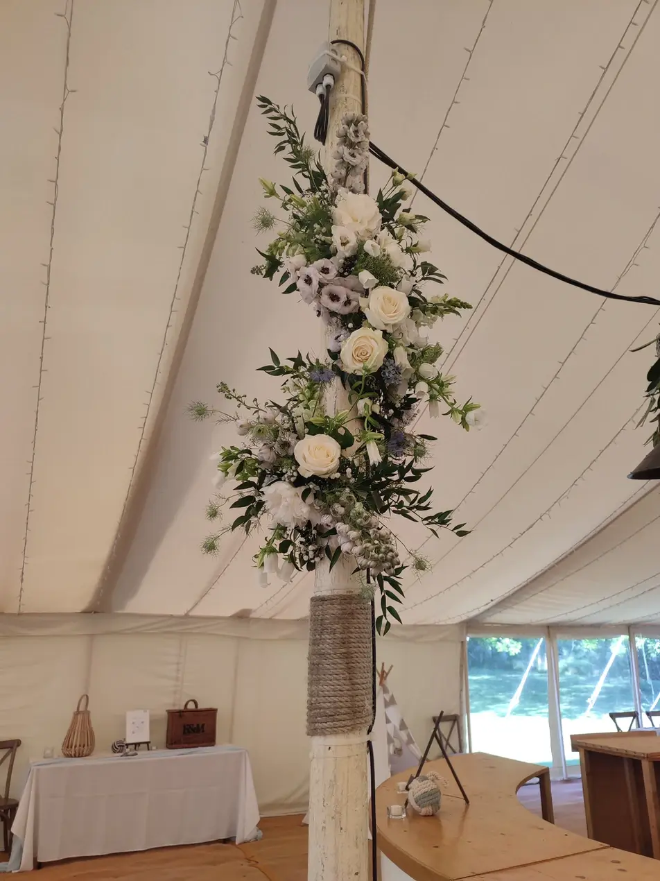 Kingston Manor wedding flowers example 3